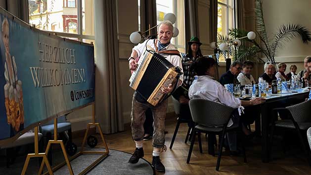 Andreas mit Akkordeon und Gesang live – Bild 1